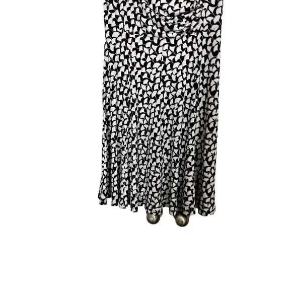 EUC Women's Ann Taylor Factory Dress Size 6 Black White Sleeveless - Picture 4 of 8